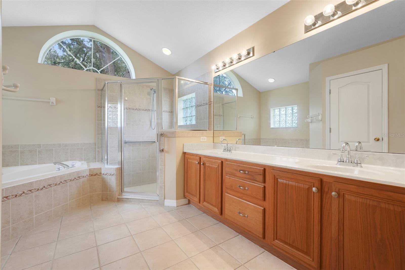 Image 18 of 37 For 880 Princeton Drive