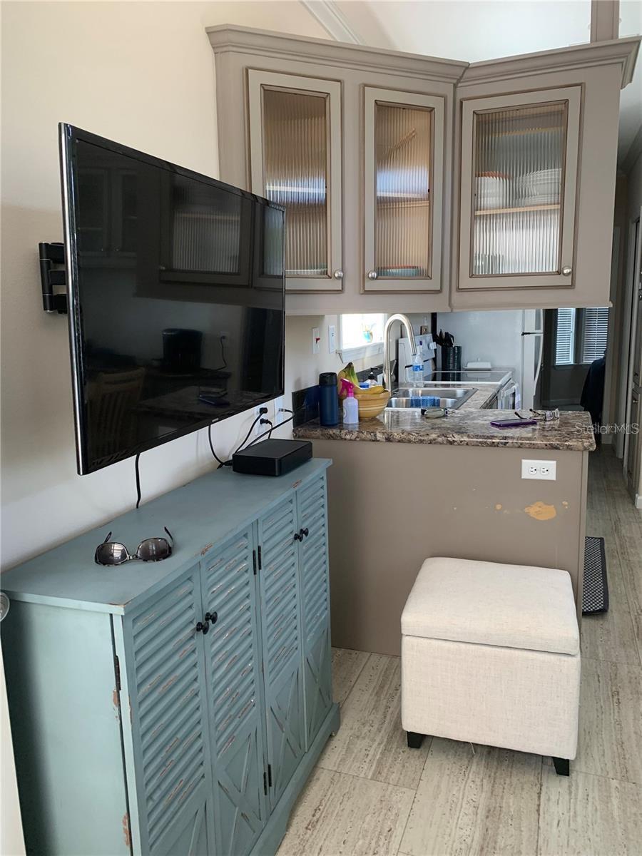 Image 17 of 24 For 699 Cindi Avenue