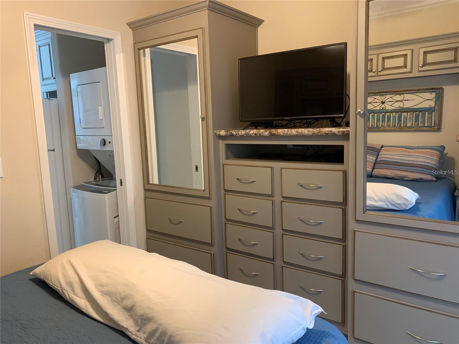 Image 9 of 24 For 699 Cindi Avenue