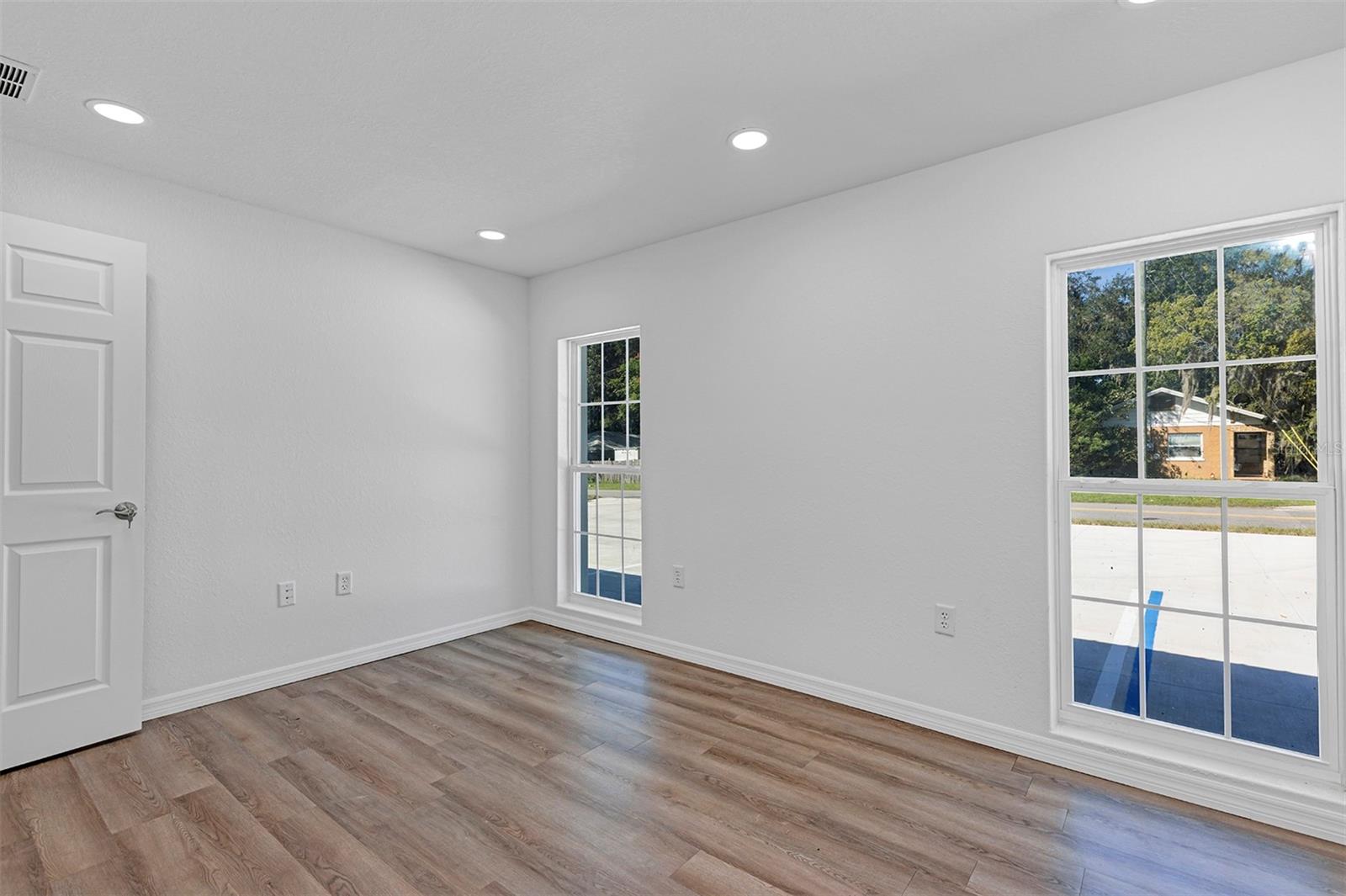 Image 20 of 62 For 504 Stanley Avenue