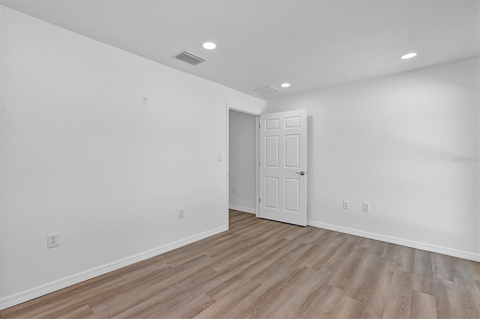 Image 21 of 62 For 504 Stanley Avenue