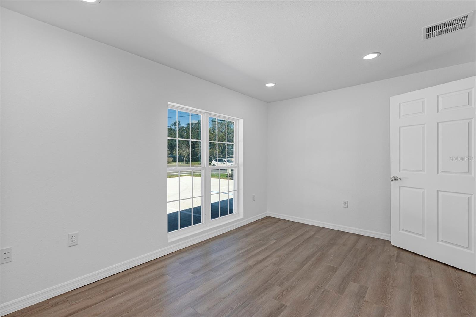 Image 23 of 62 For 504 Stanley Avenue