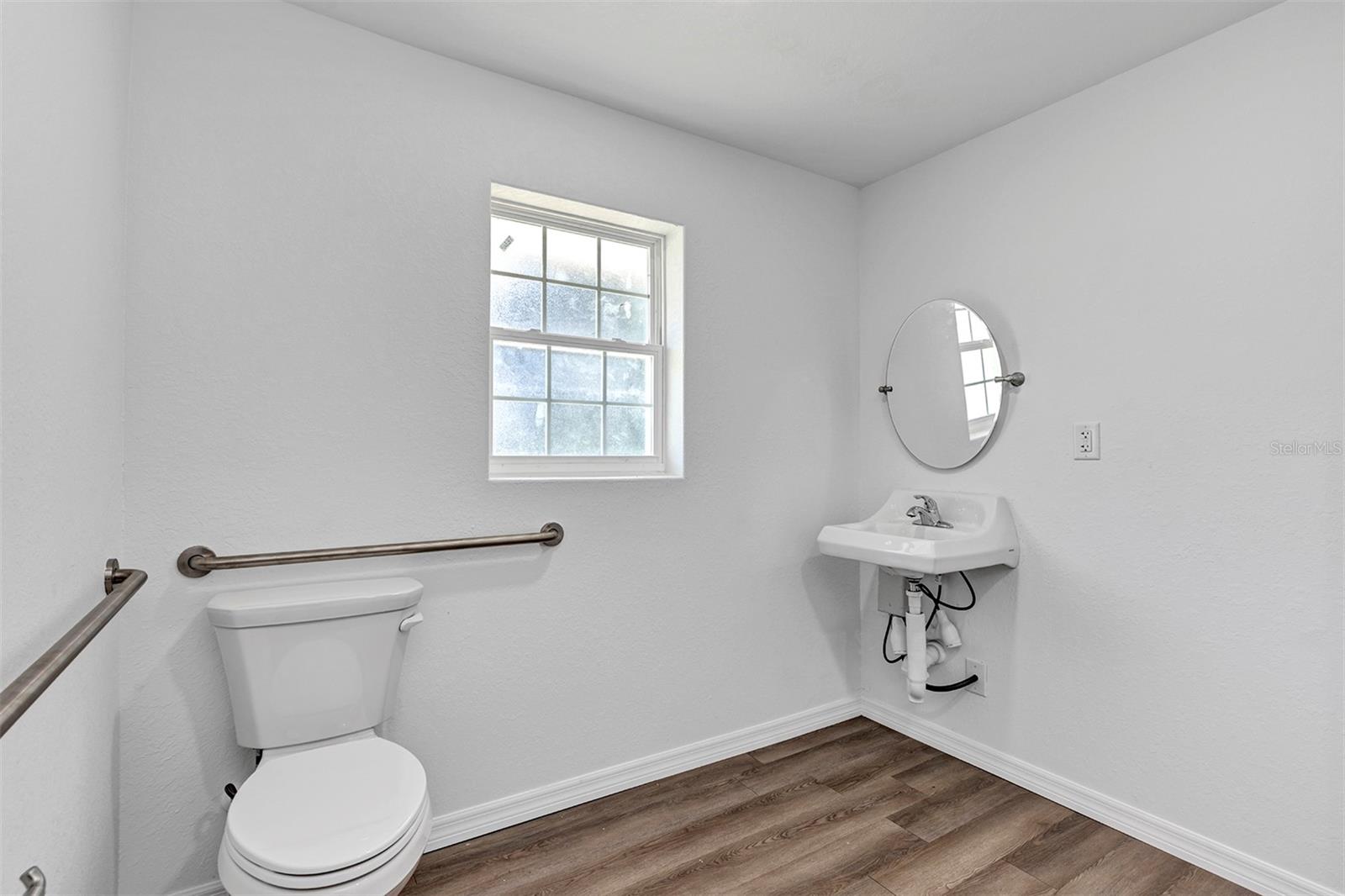 Image 35 of 62 For 504 Stanley Avenue