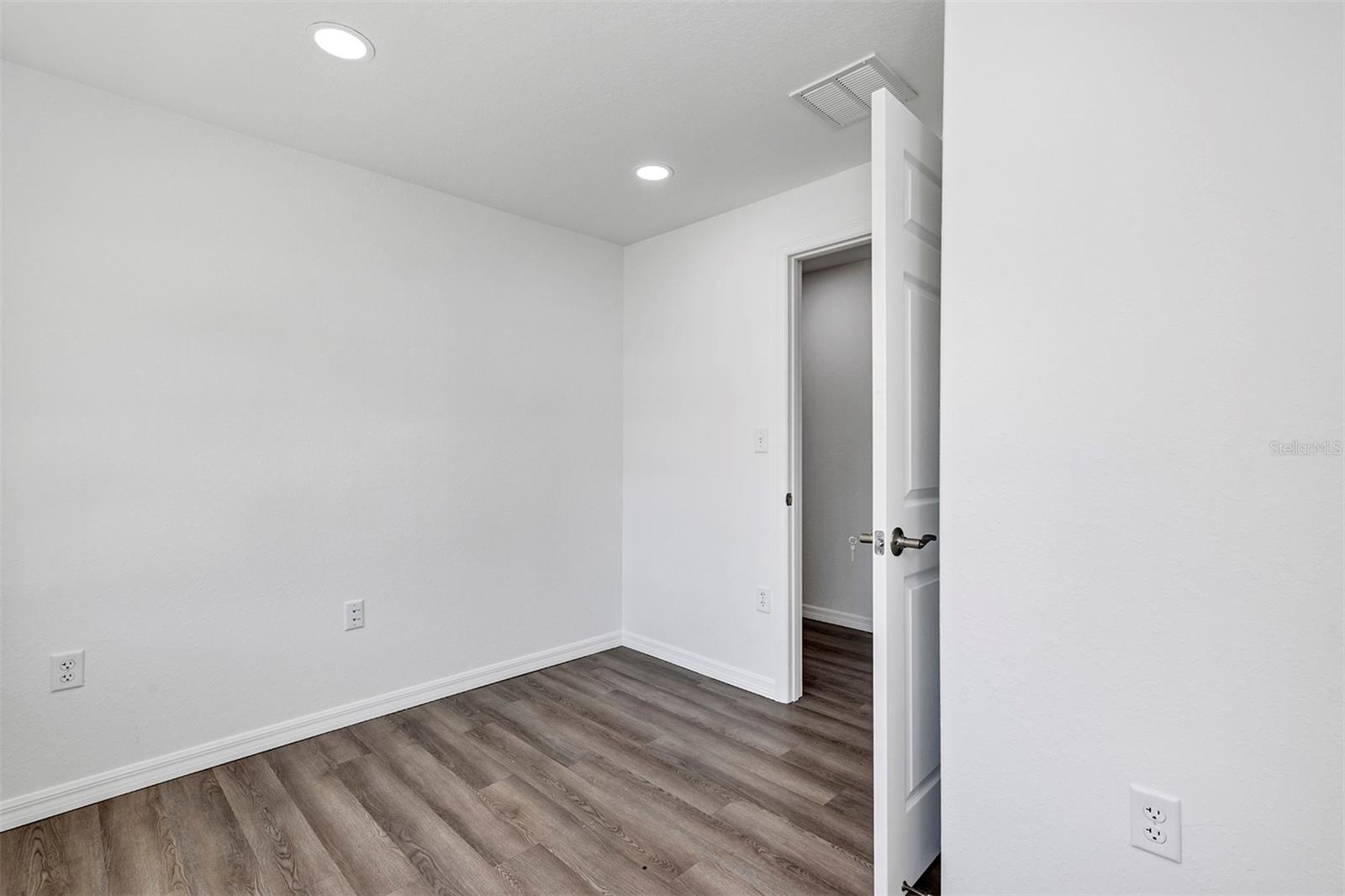 Image 37 of 62 For 504 Stanley Avenue