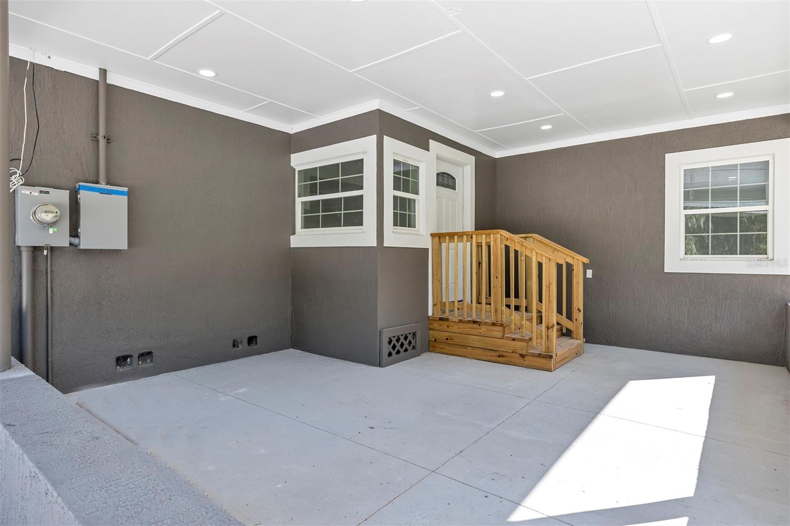 Image 7 of 62 For 504 Stanley Avenue