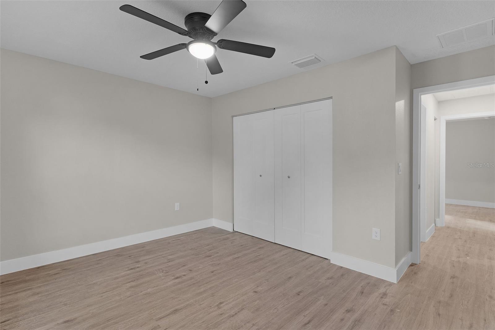 Listing photo id 18 for 7957 Primrose Drive