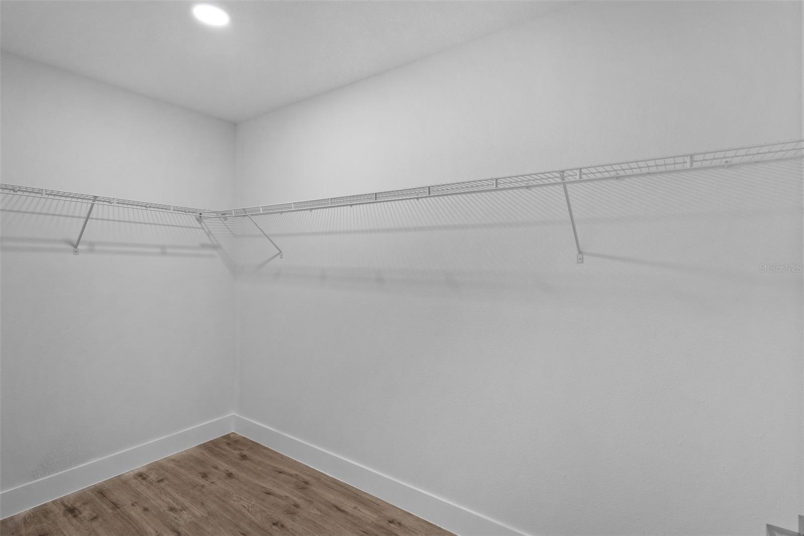 Listing photo id 26 for 7957 Primrose Drive