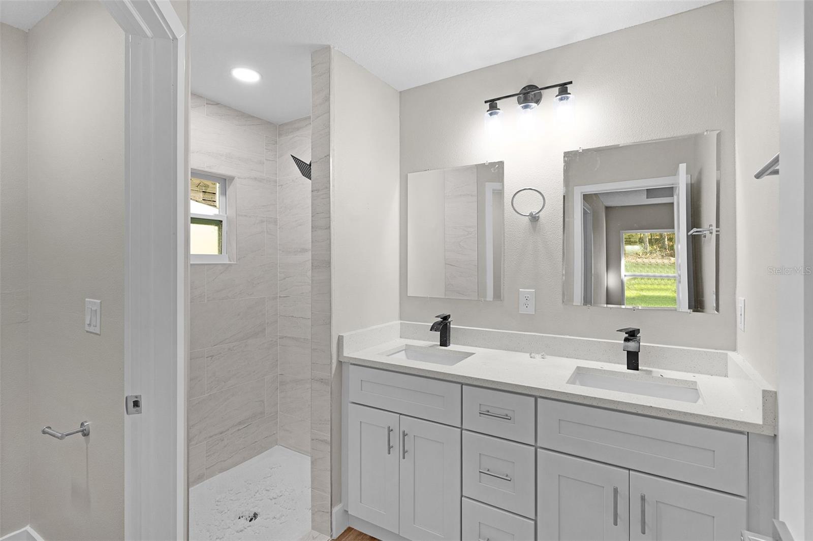 Listing photo id 27 for 7957 Primrose Drive