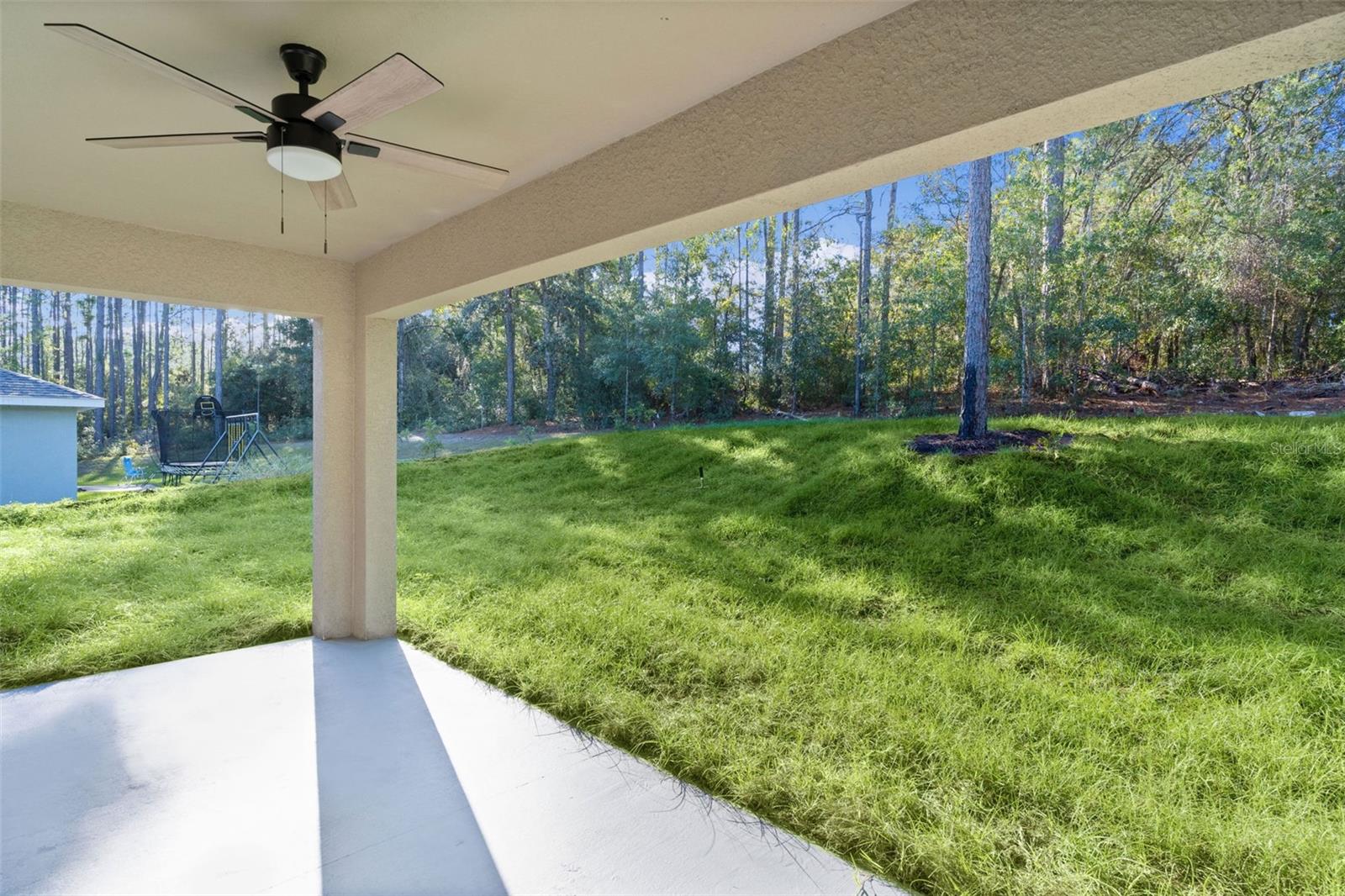 Listing photo id 30 for 7957 Primrose Drive