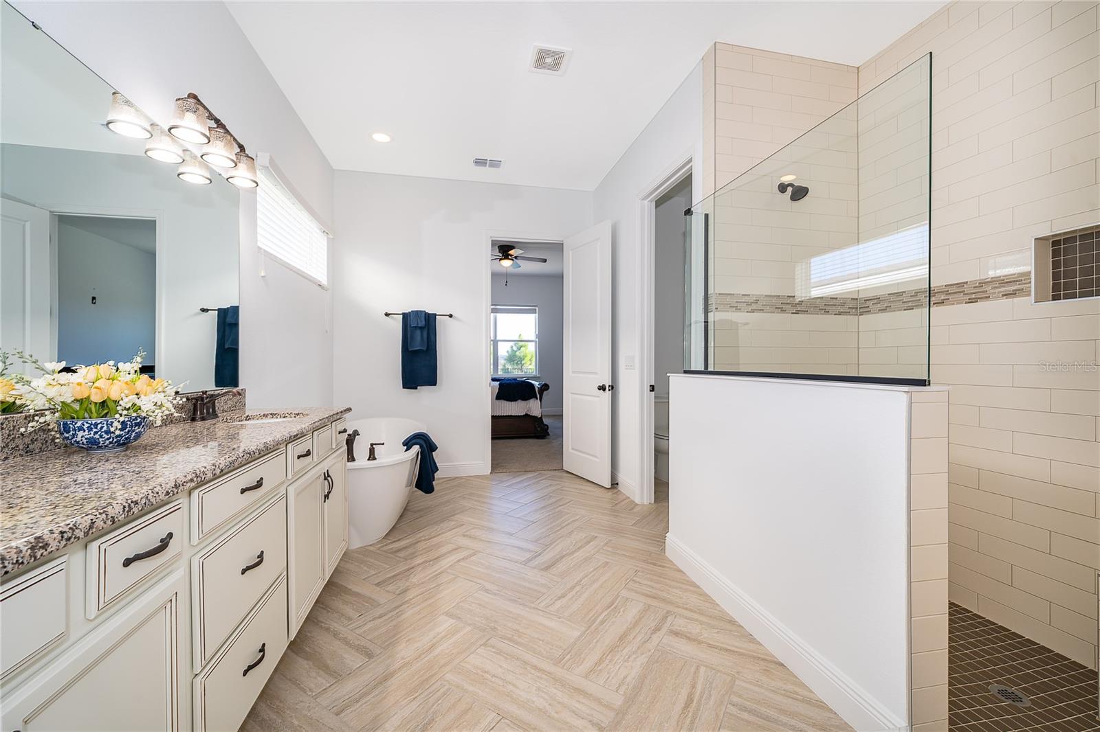 Image 17 of 40 For 15727 Vetta Drive