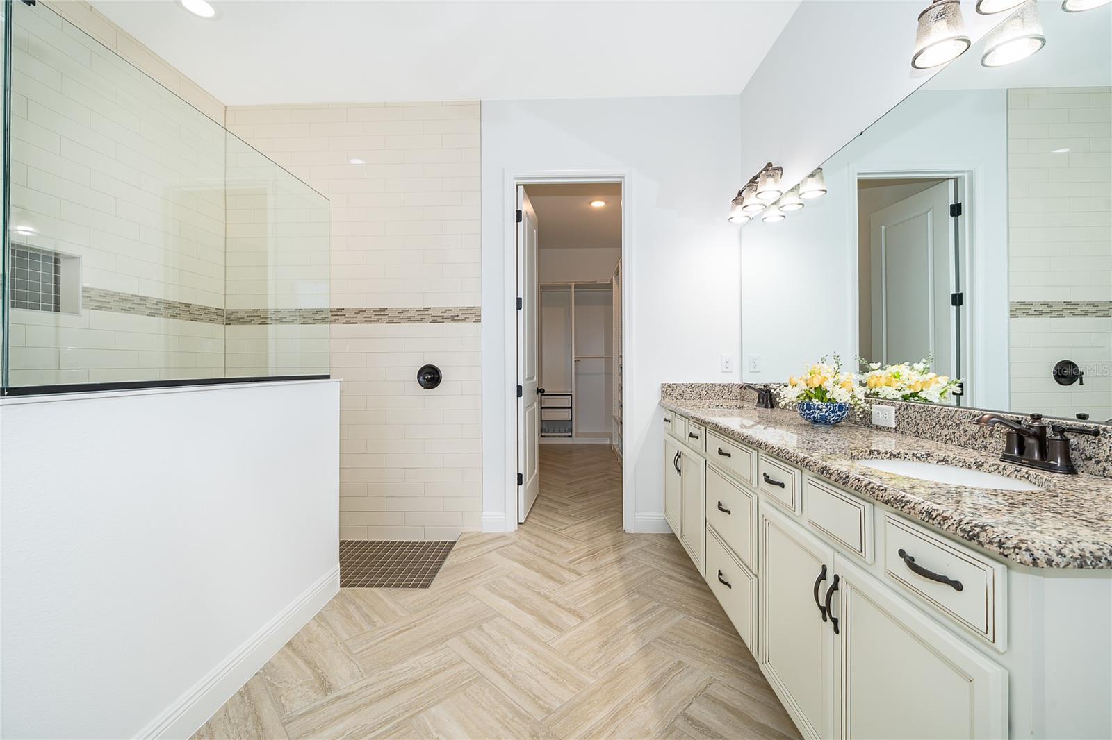 Image 18 of 40 For 15727 Vetta Drive