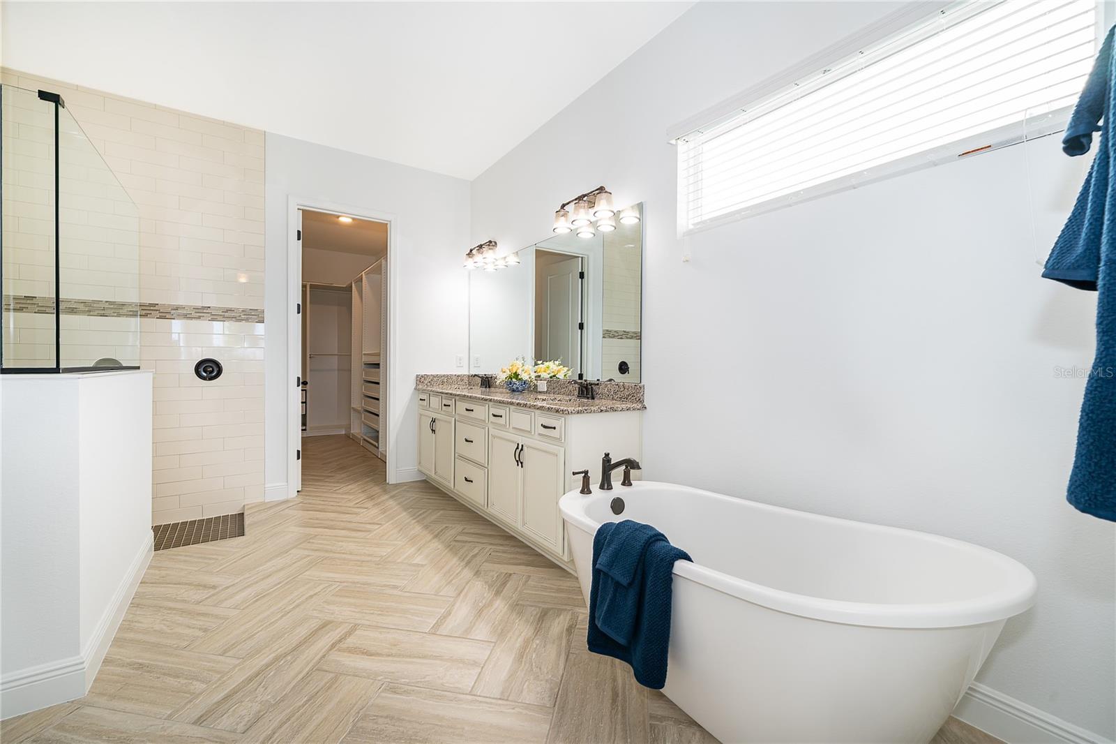 Image 19 of 40 For 15727 Vetta Drive