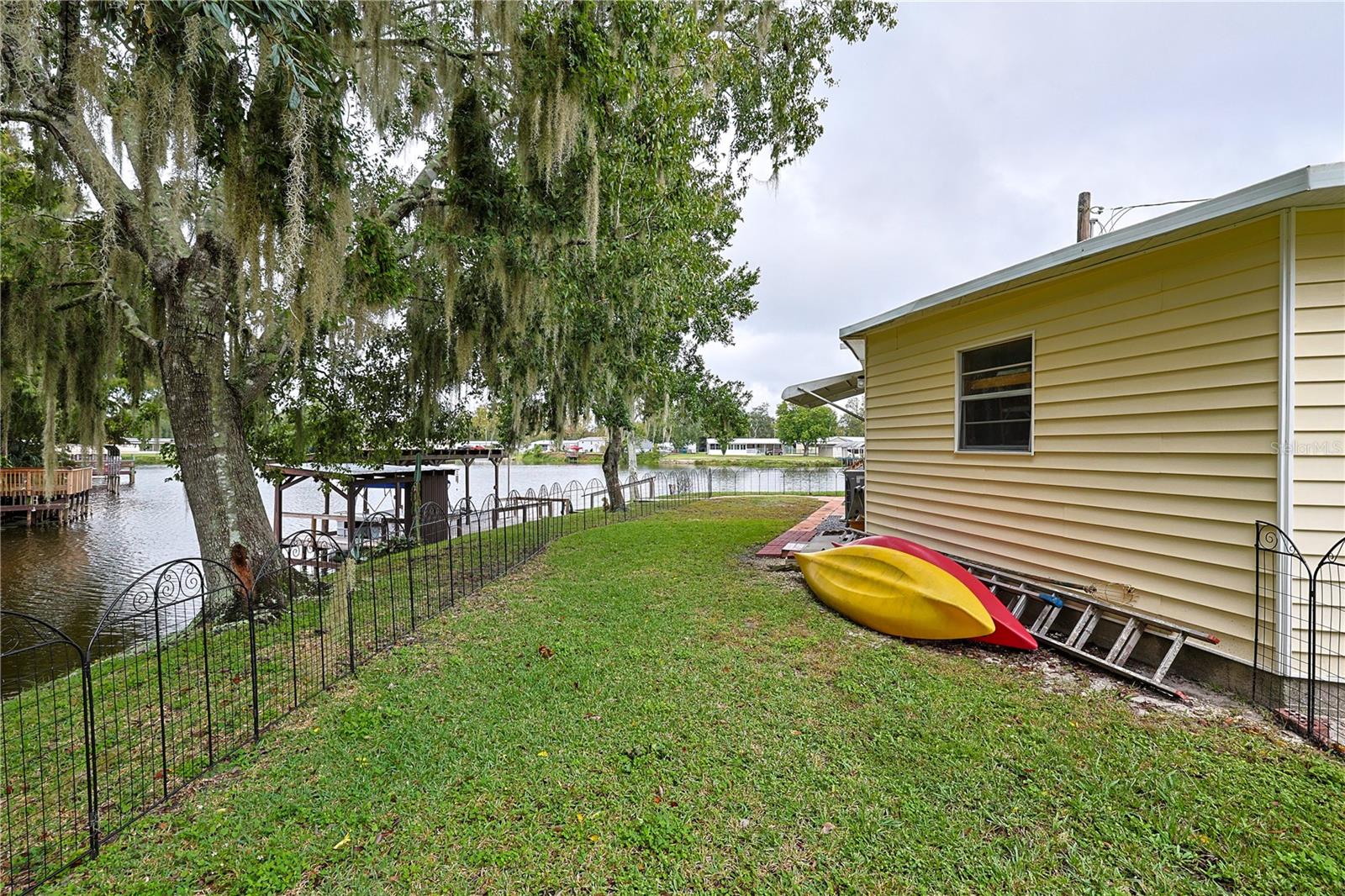 Image 40 of 49 For 10262 Pike Drive