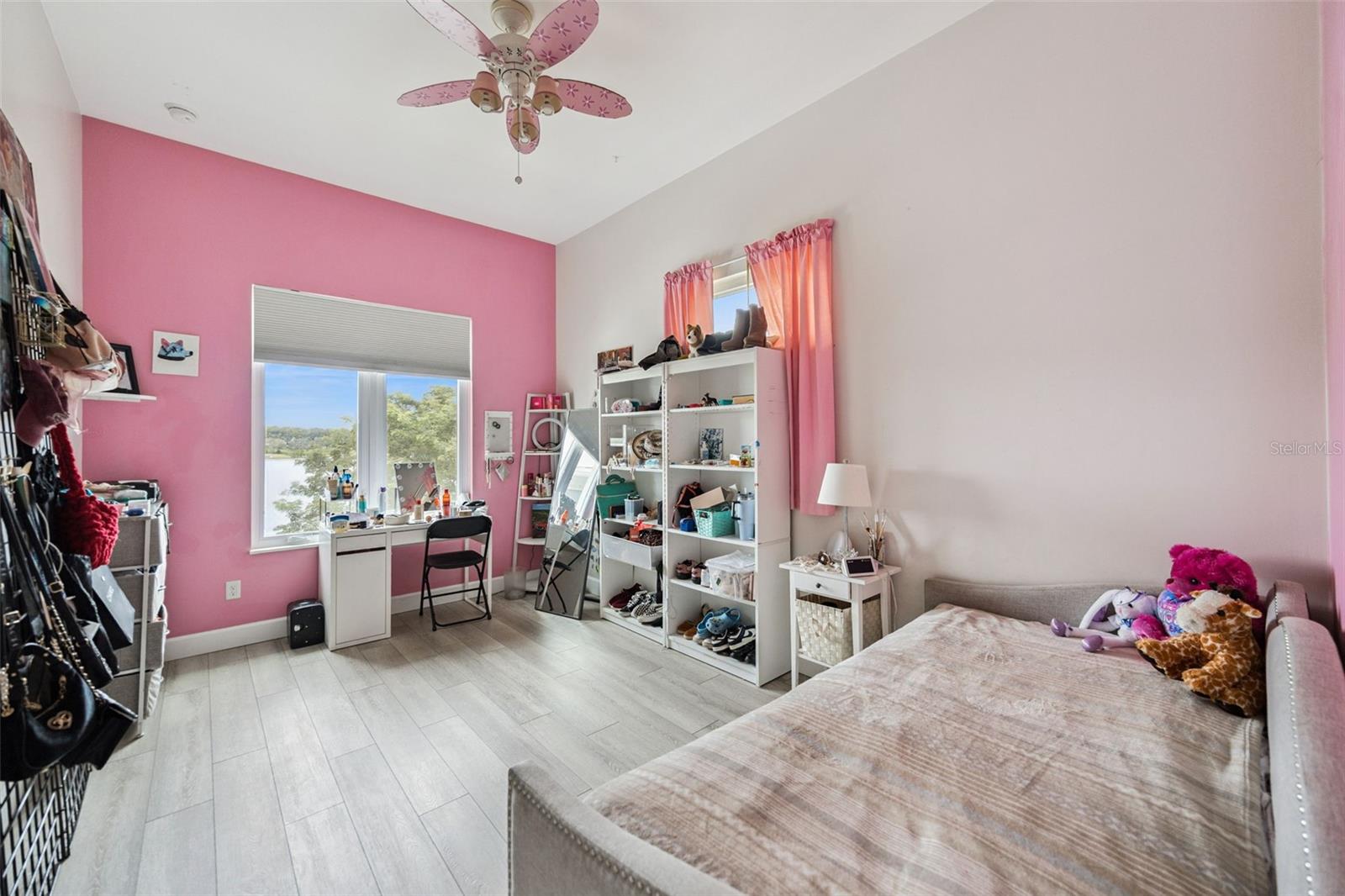 Image 19 of 63 For 16909 Florence View Drive