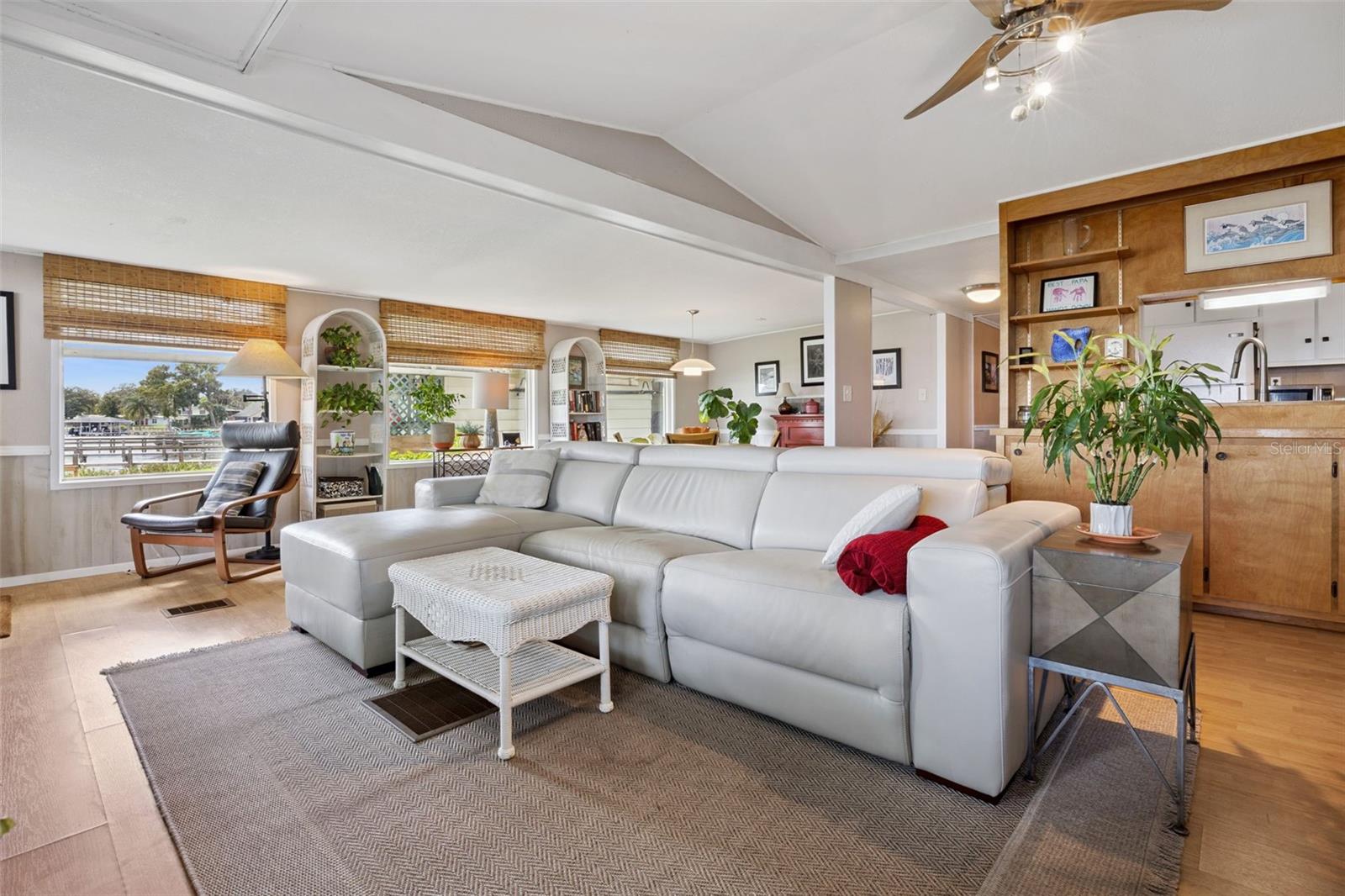 Image 17 of 49 For 669 Sinclair Circle