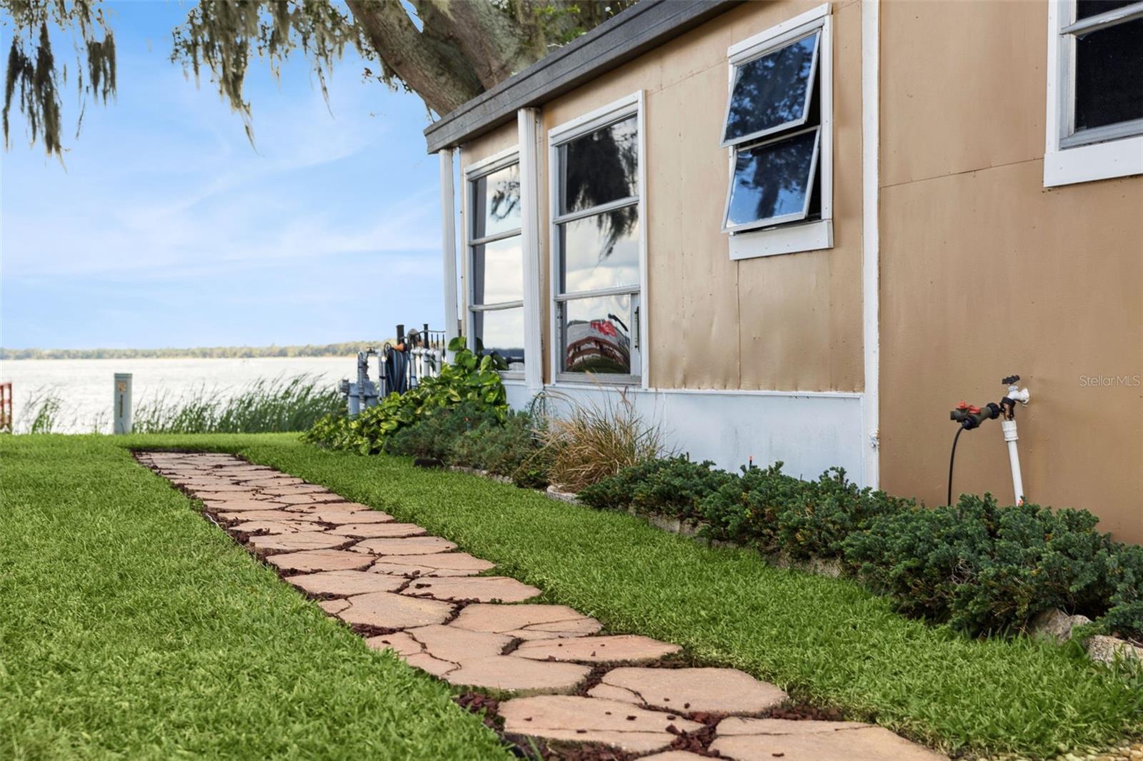 Image 33 of 49 For 669 Sinclair Circle