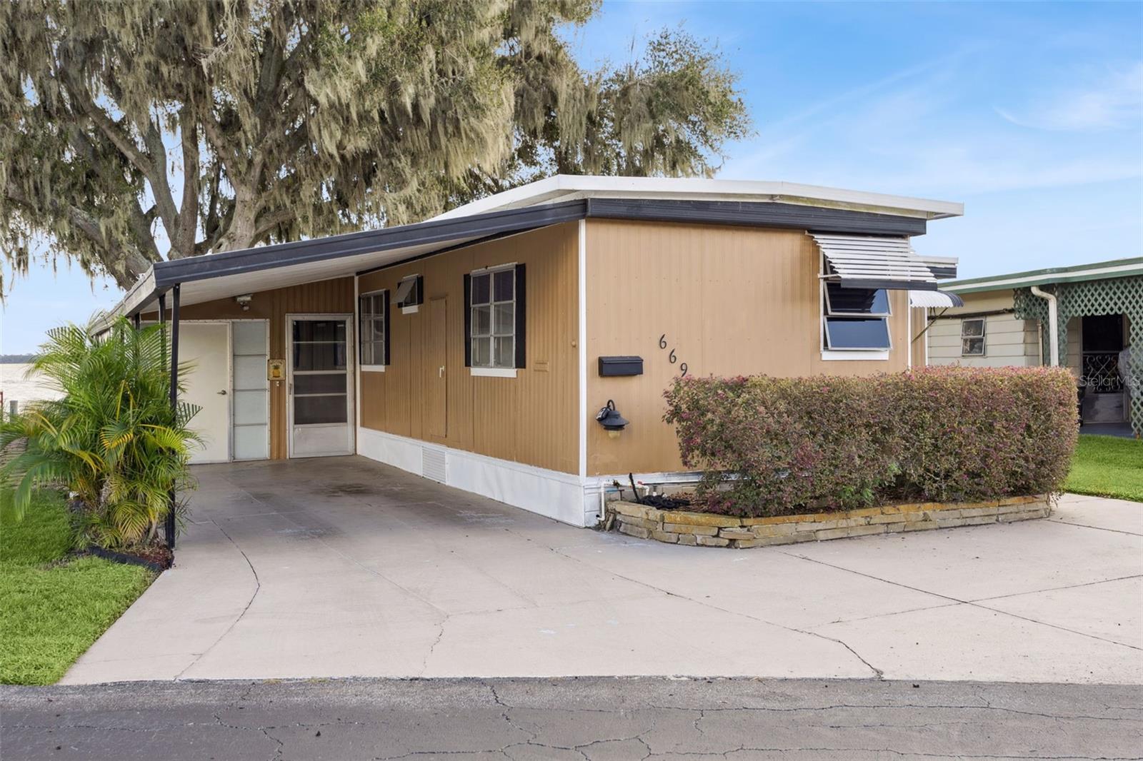 Image 4 of 49 For 669 Sinclair Circle