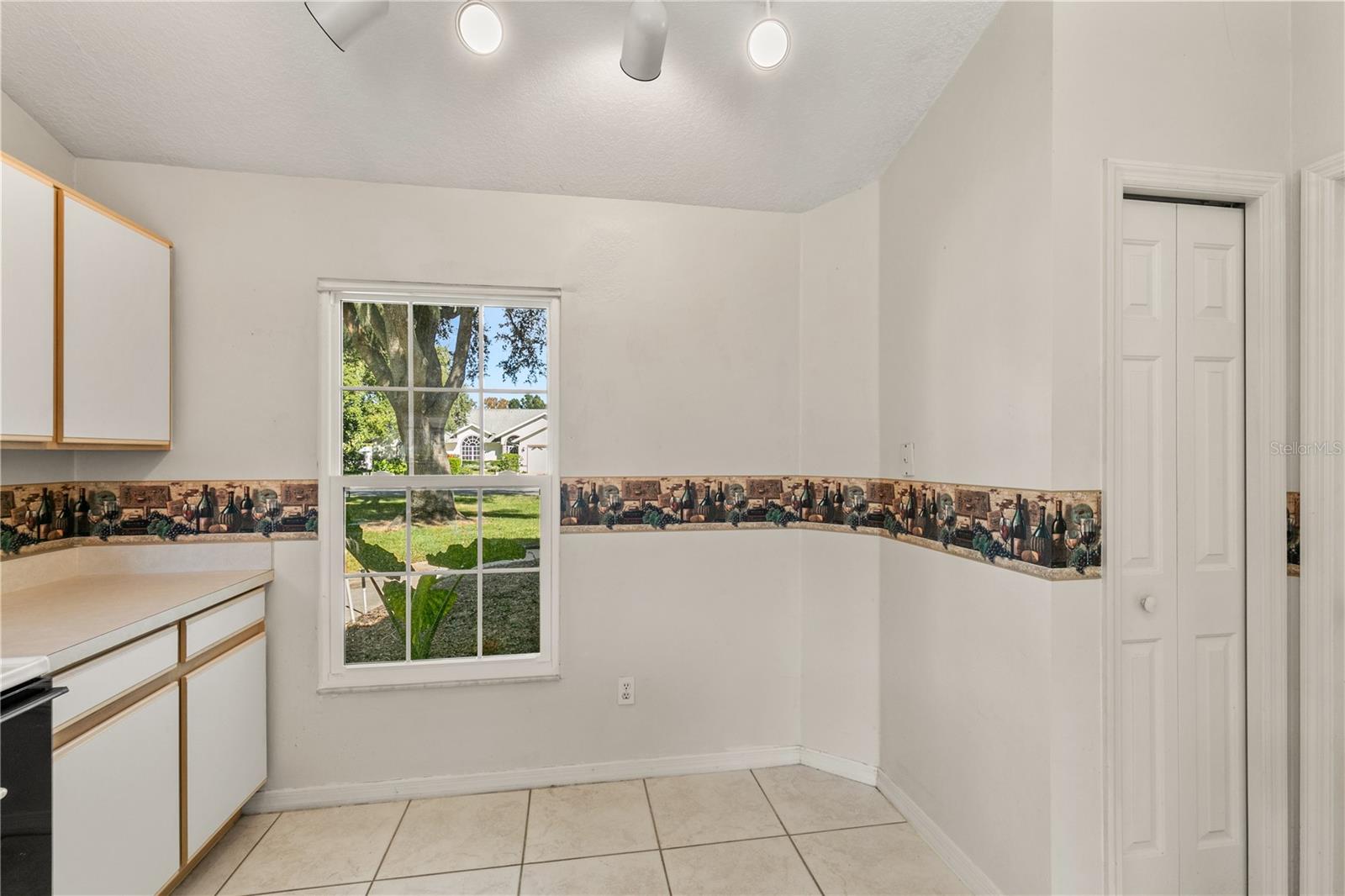 Image 20 of 35 For 2714 Bayview Drive