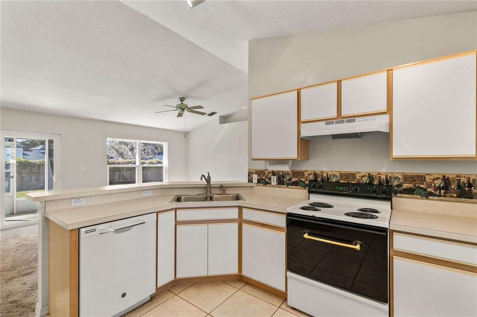 Image 23 of 35 For 2714 Bayview Drive