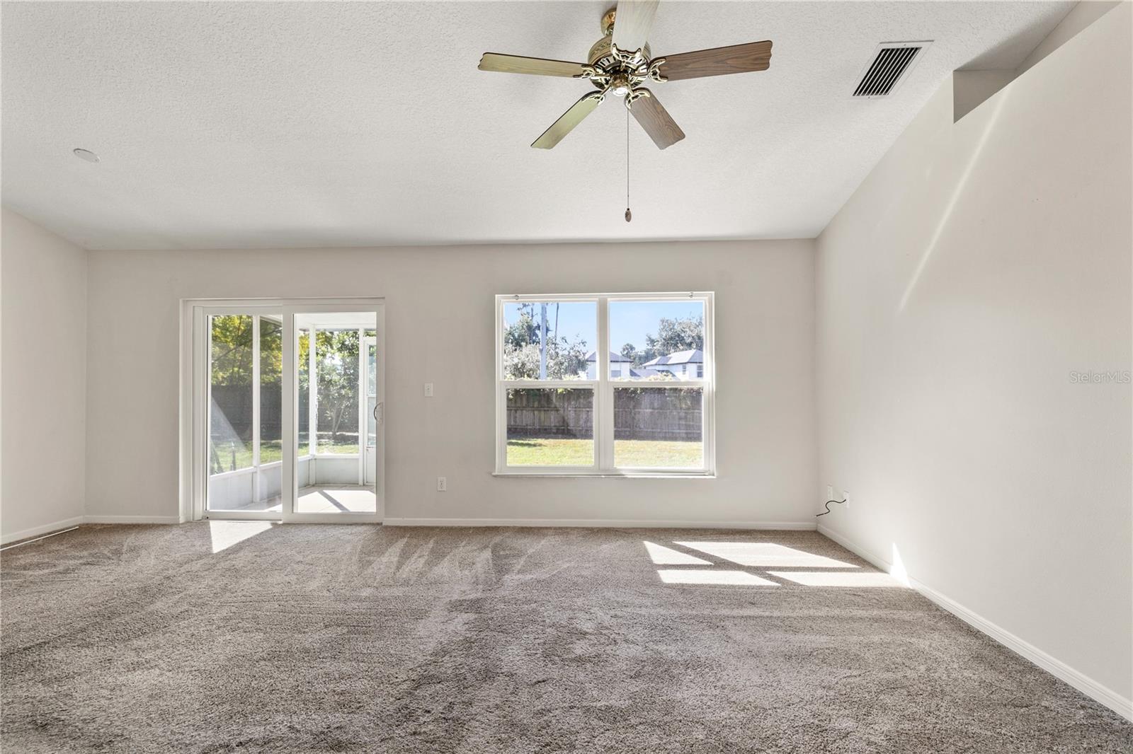 Image 4 of 35 For 2714 Bayview Drive