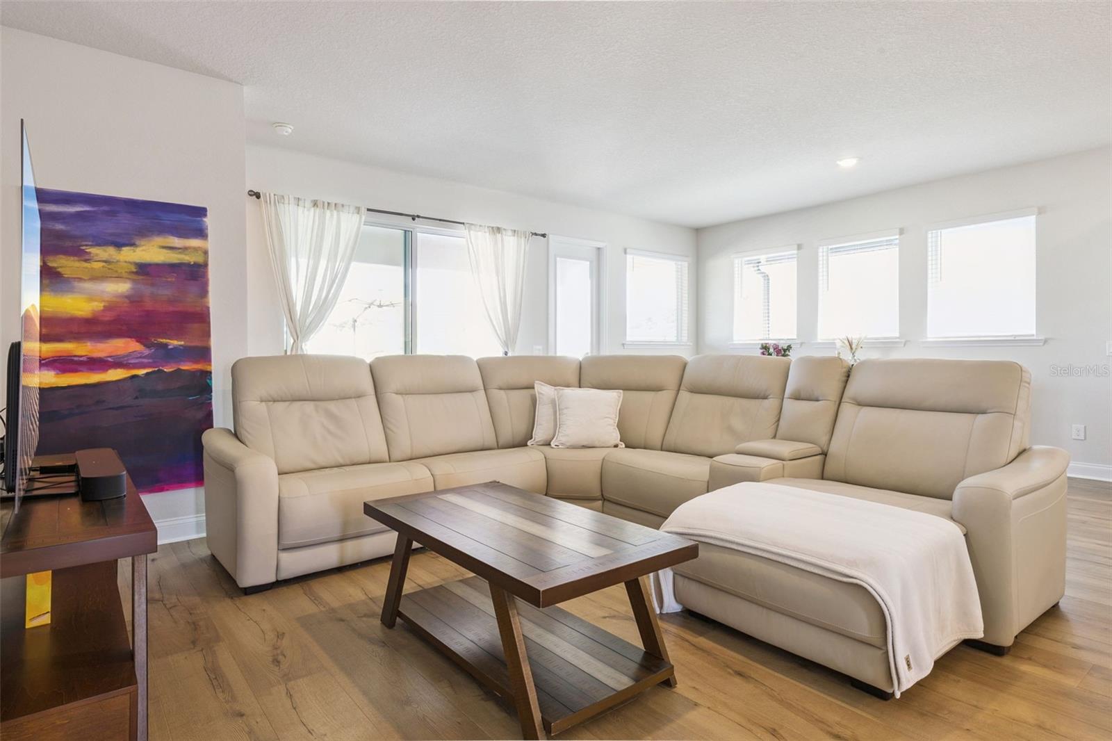 Image 3 of 54 For 17096 Cercis Loop