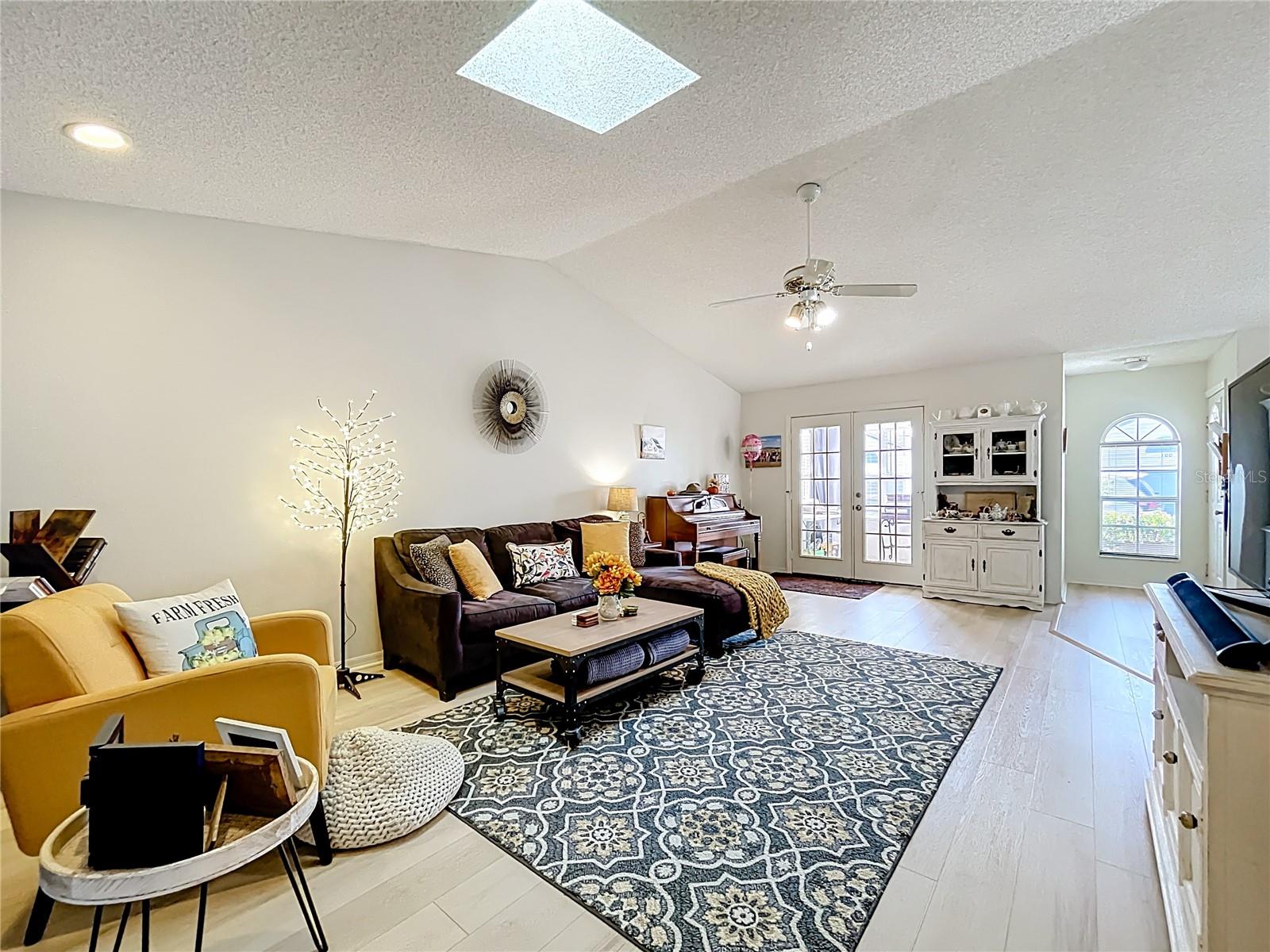 Image 17 of 39 For 115 Division Street