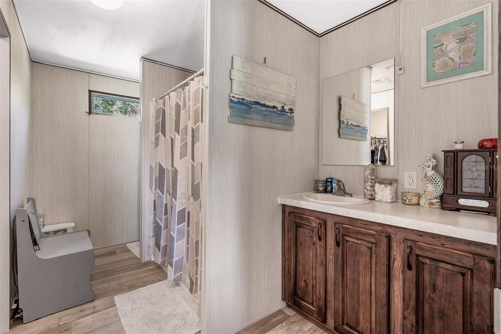 Image 10 of 28 For 10380 Parkside Avenue