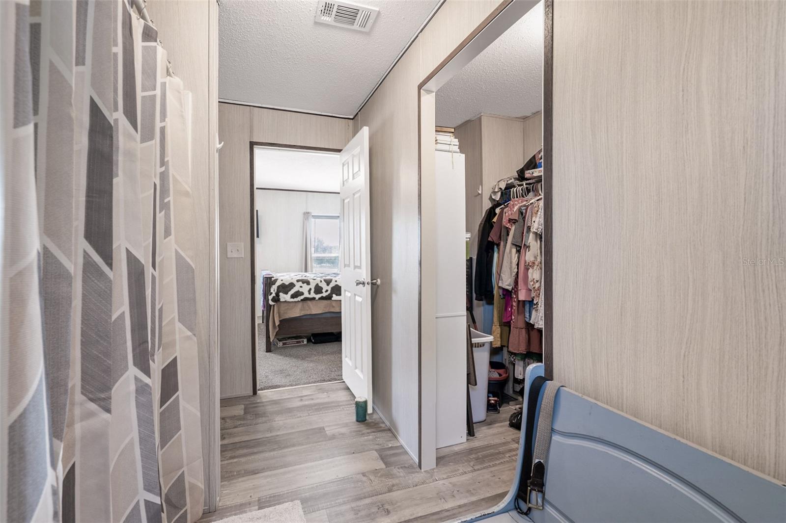 Image 11 of 28 For 10380 Parkside Avenue