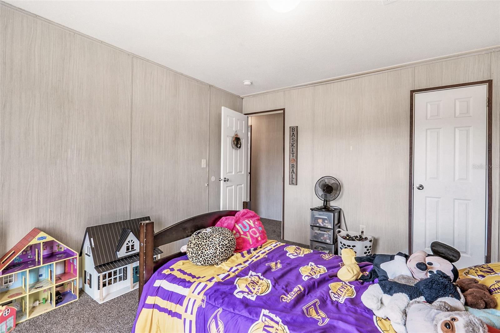 Image 18 of 28 For 10380 Parkside Avenue