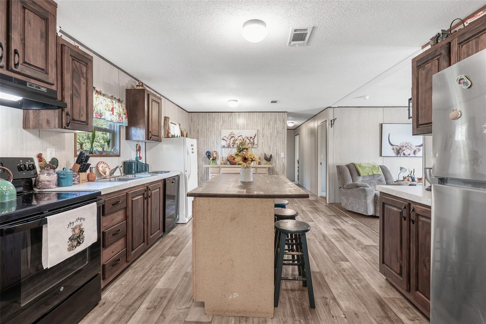 Image 3 of 28 For 10380 Parkside Avenue