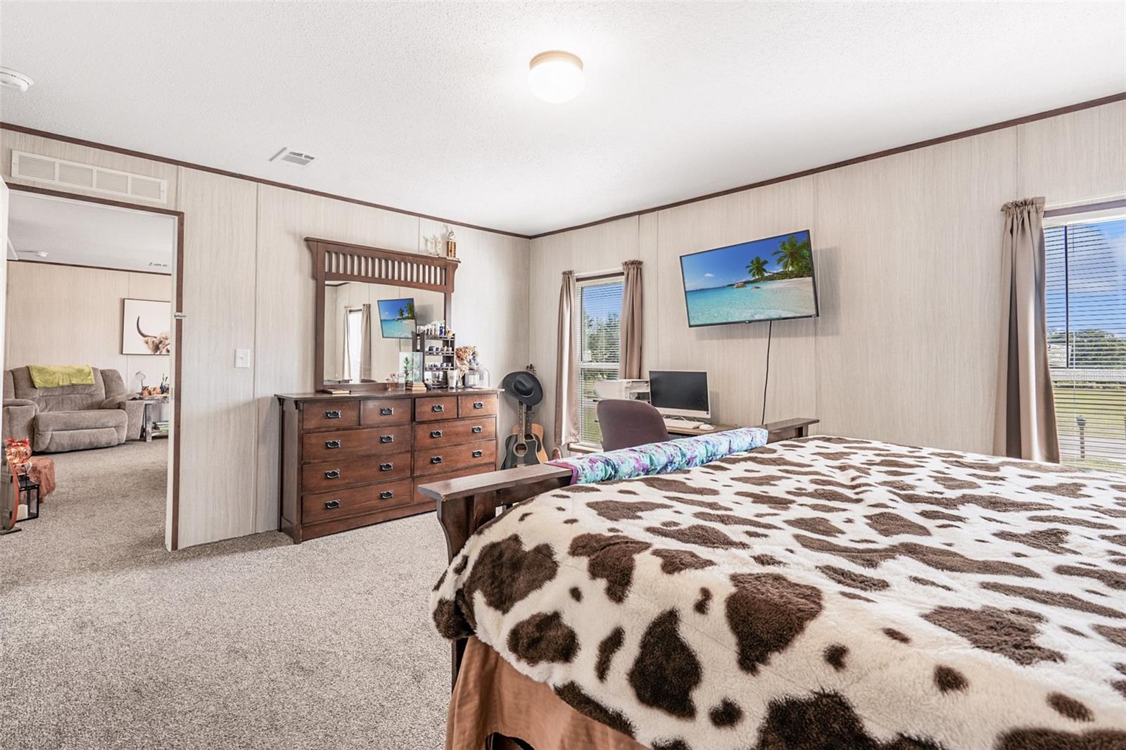 Image 9 of 28 For 10380 Parkside Avenue