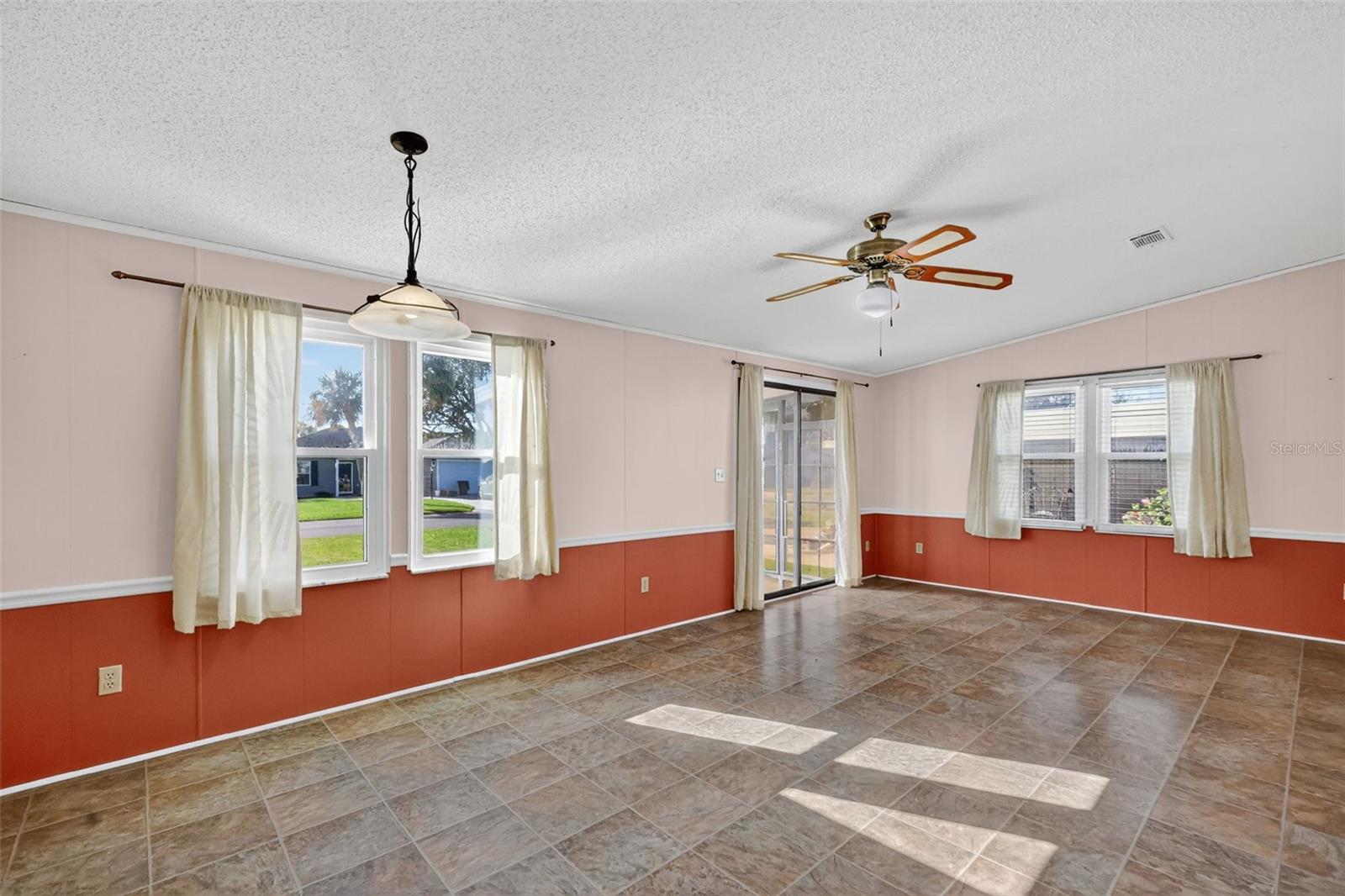 Image 10 of 35 For 622 Jennifer Drive