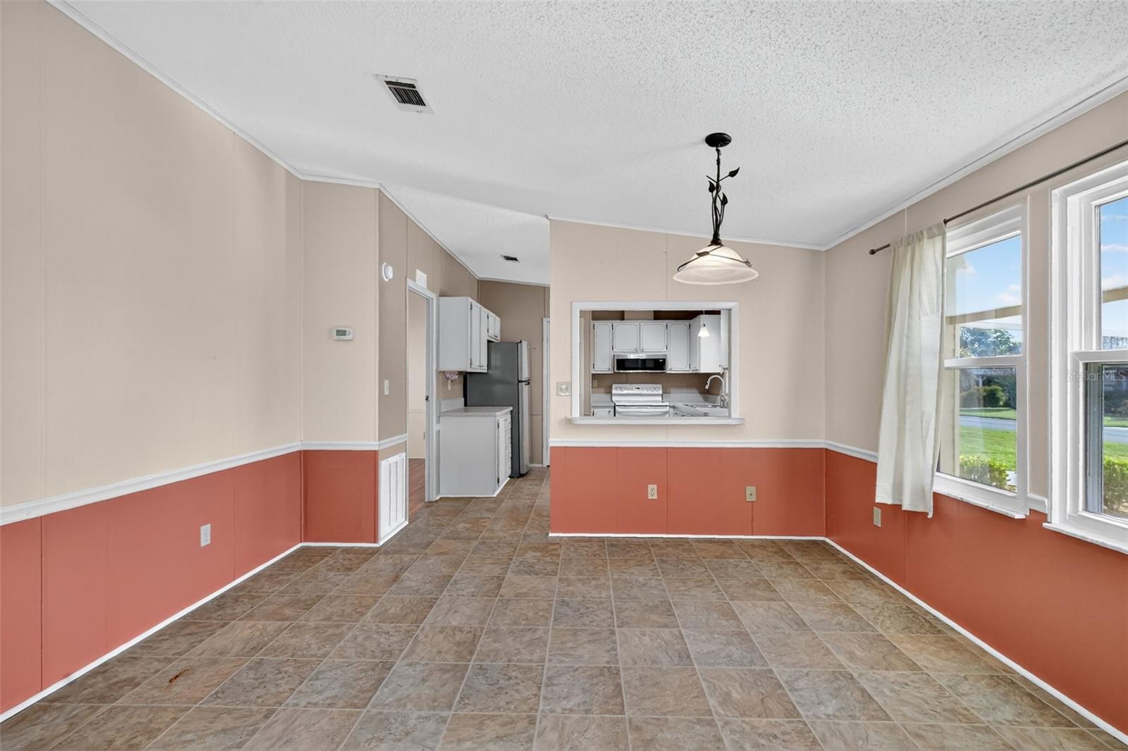 Image 12 of 35 For 622 Jennifer Drive