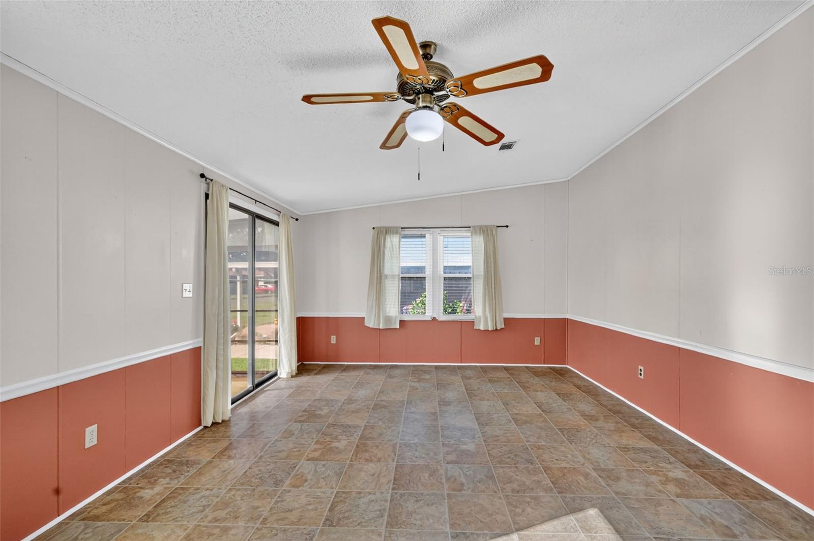 Image 13 of 35 For 622 Jennifer Drive