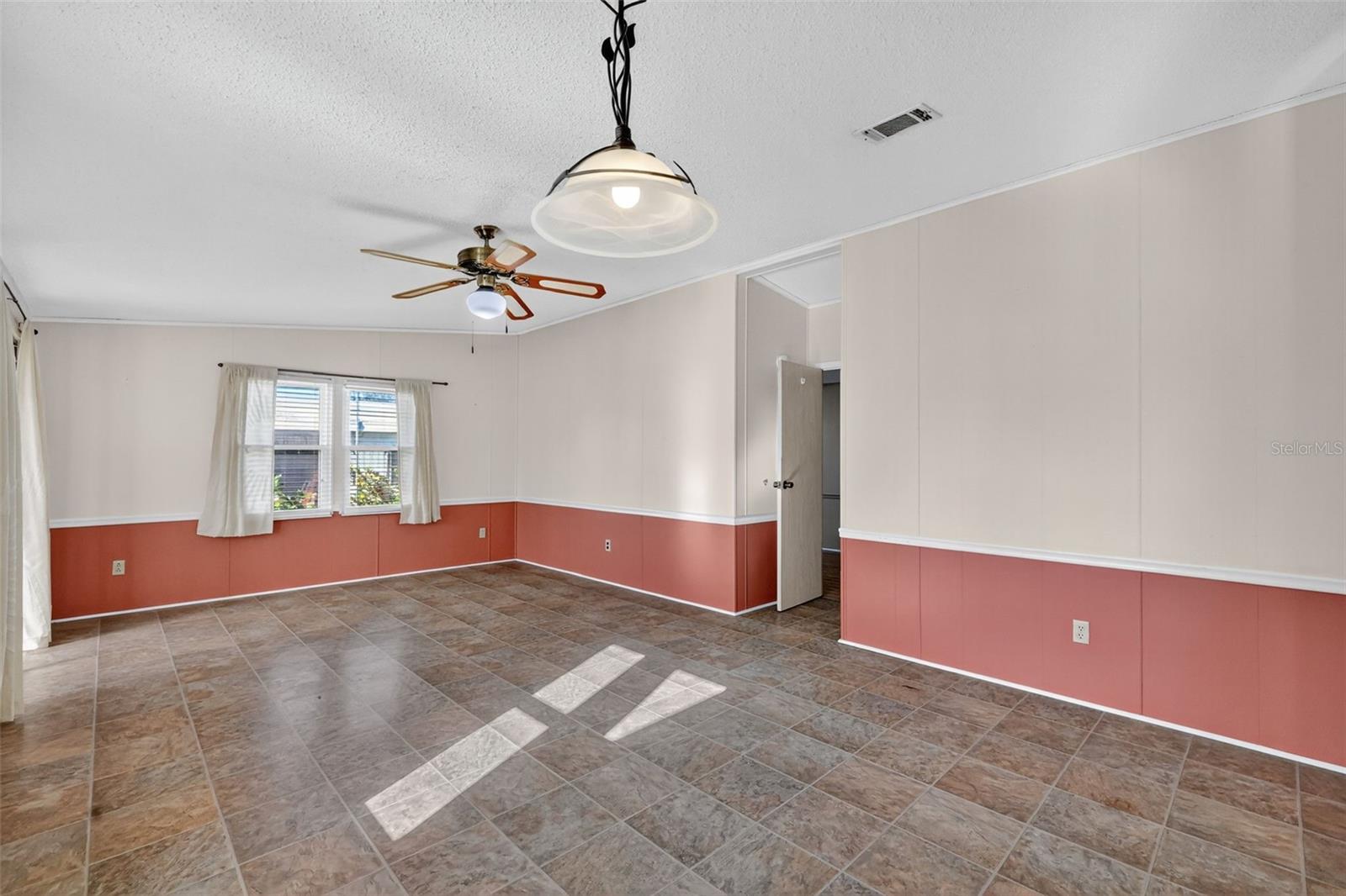 Image 14 of 35 For 622 Jennifer Drive