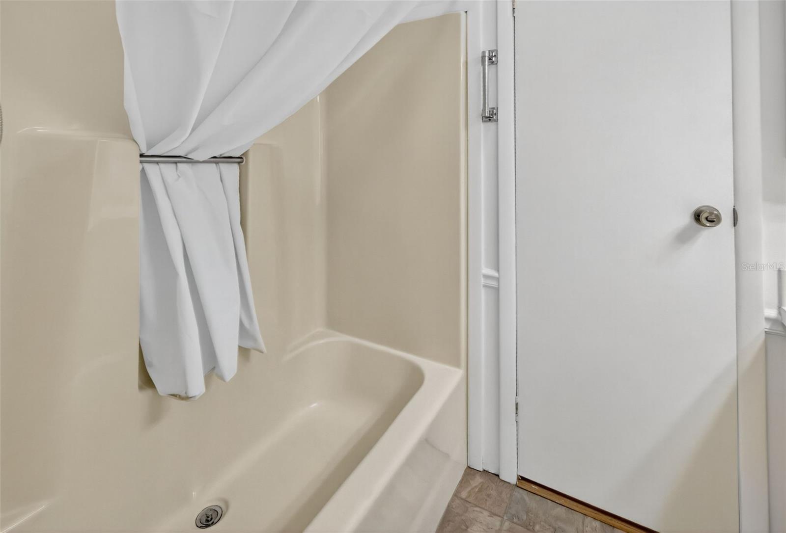 Image 21 of 35 For 622 Jennifer Drive