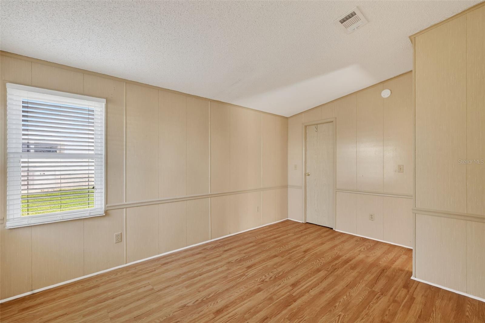 Image 25 of 35 For 622 Jennifer Drive