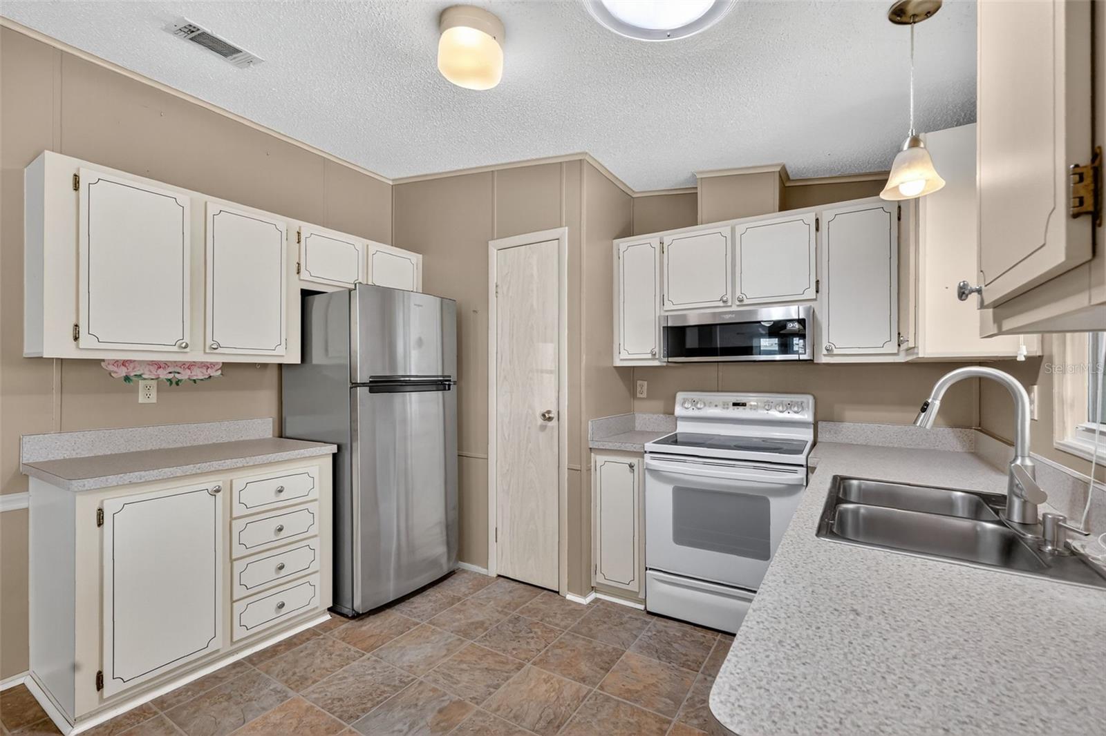 Image 3 of 35 For 622 Jennifer Drive