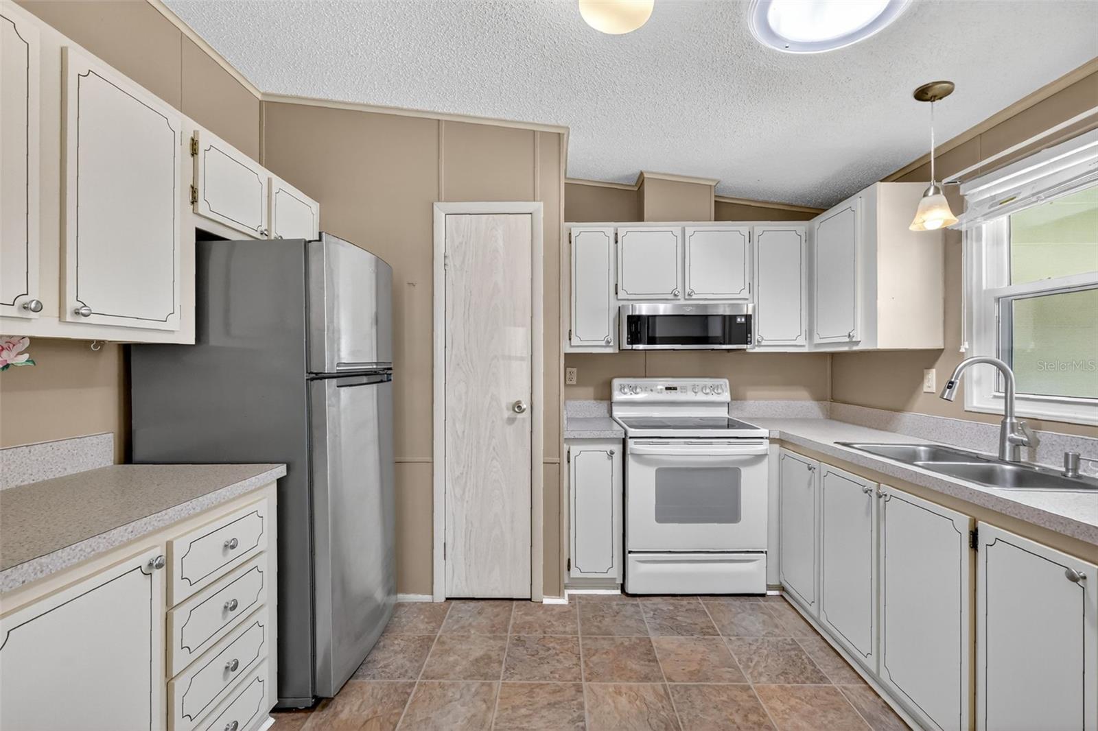 Image 4 of 35 For 622 Jennifer Drive