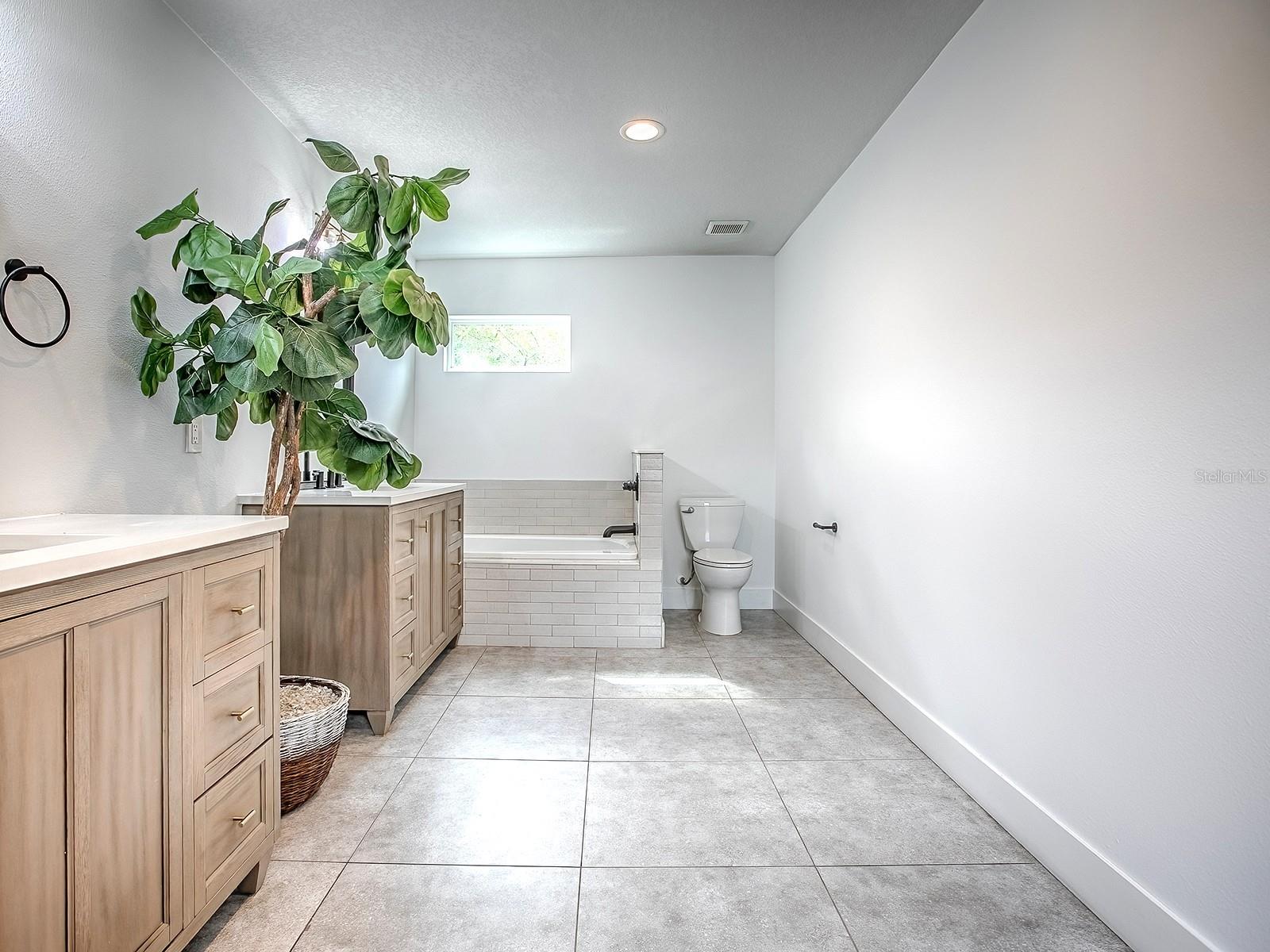 Image 20 of 49 For 3018 Northwood Boulevard