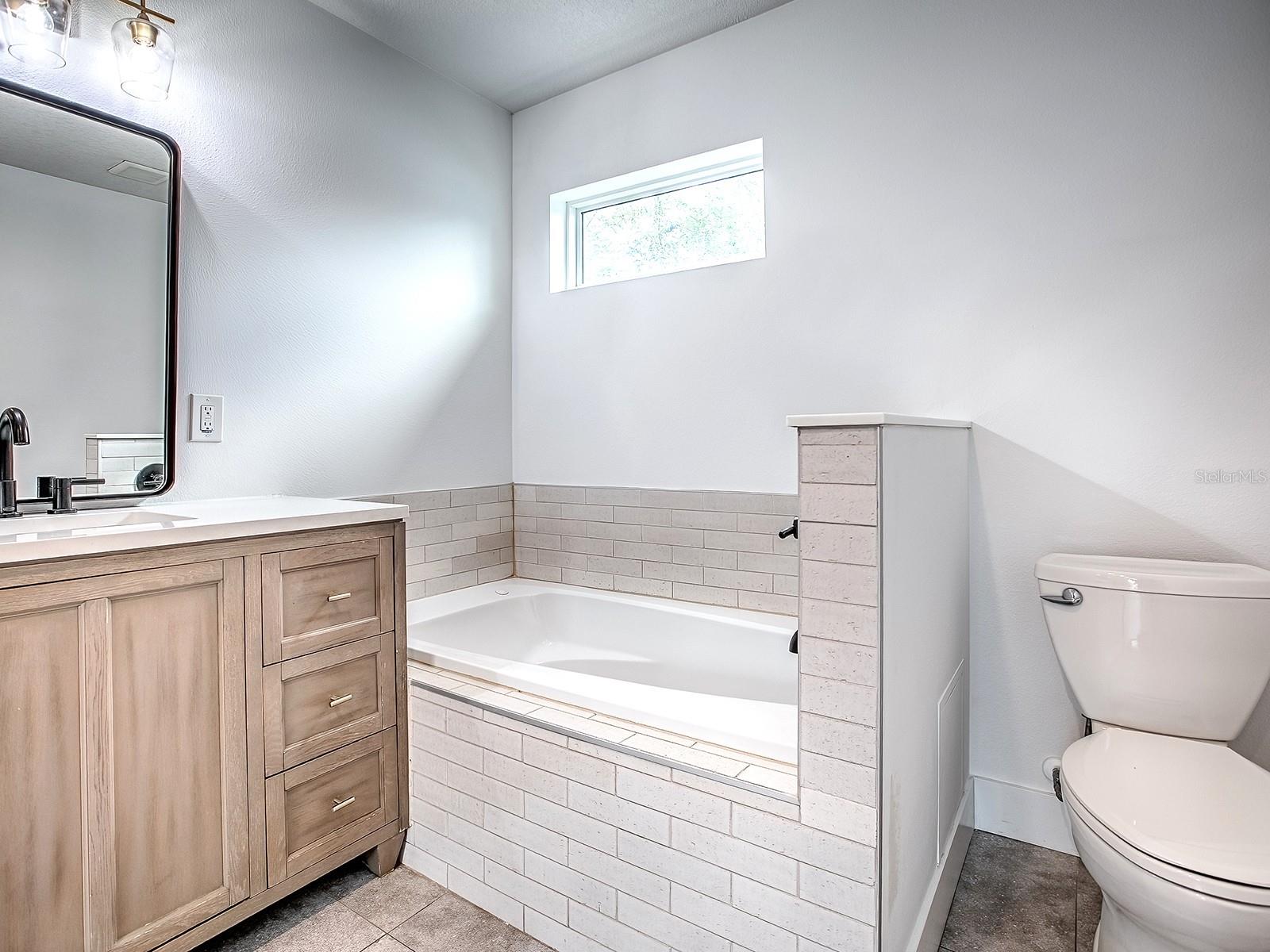 Image 21 of 49 For 3018 Northwood Boulevard