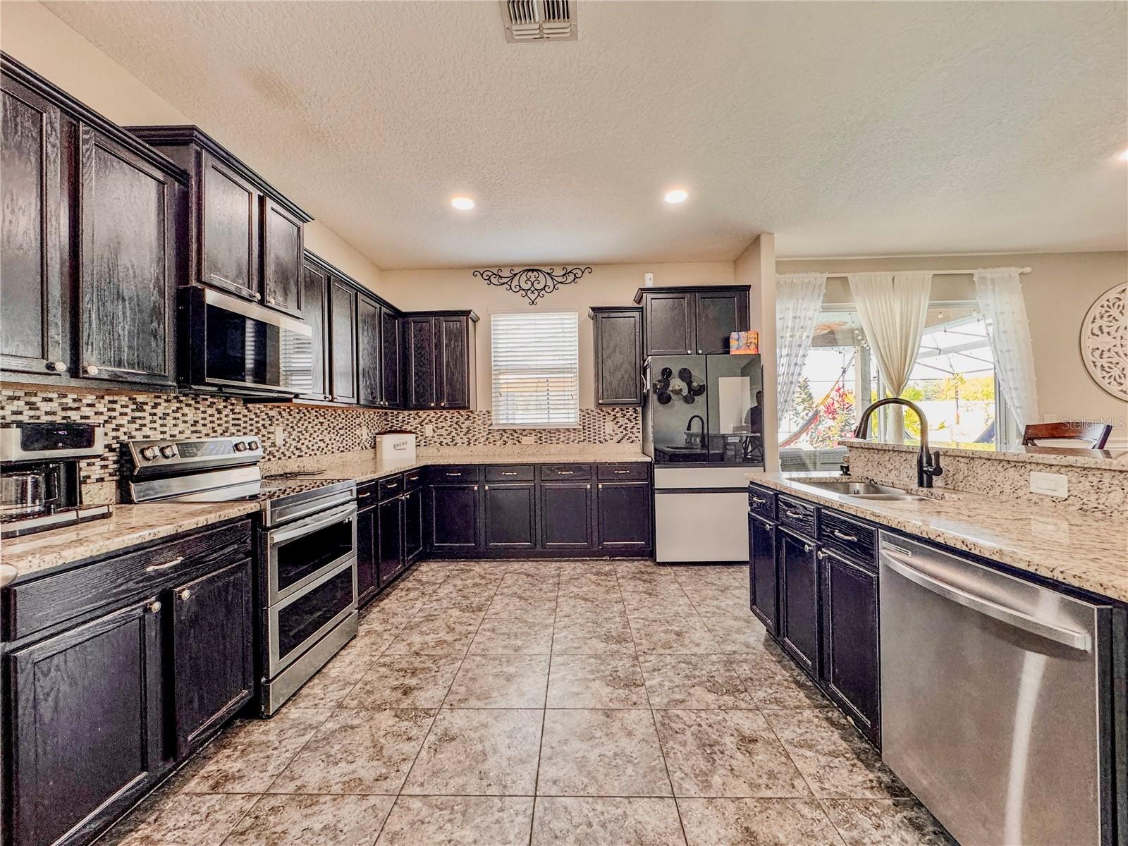 Image 17 of 94 For 1861 Remembrance Avenue