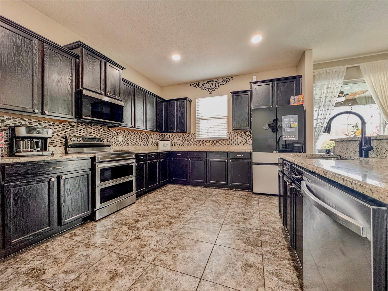 Image 18 of 94 For 1861 Remembrance Avenue