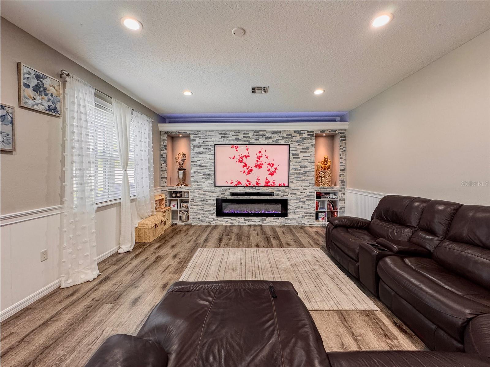 Image 23 of 94 For 1861 Remembrance Avenue