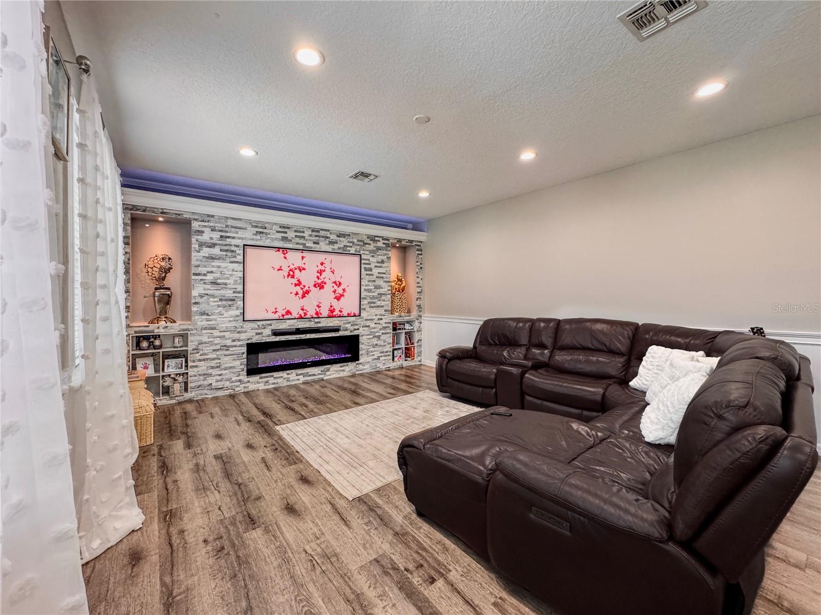 Image 24 of 94 For 1861 Remembrance Avenue