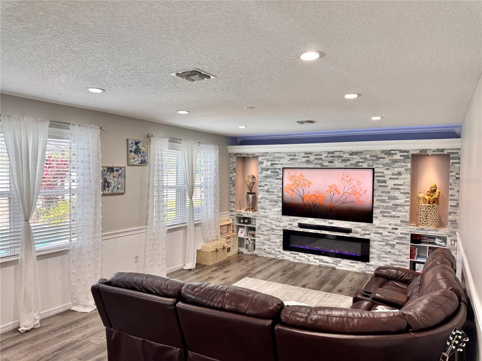 Image 27 of 94 For 1861 Remembrance Avenue