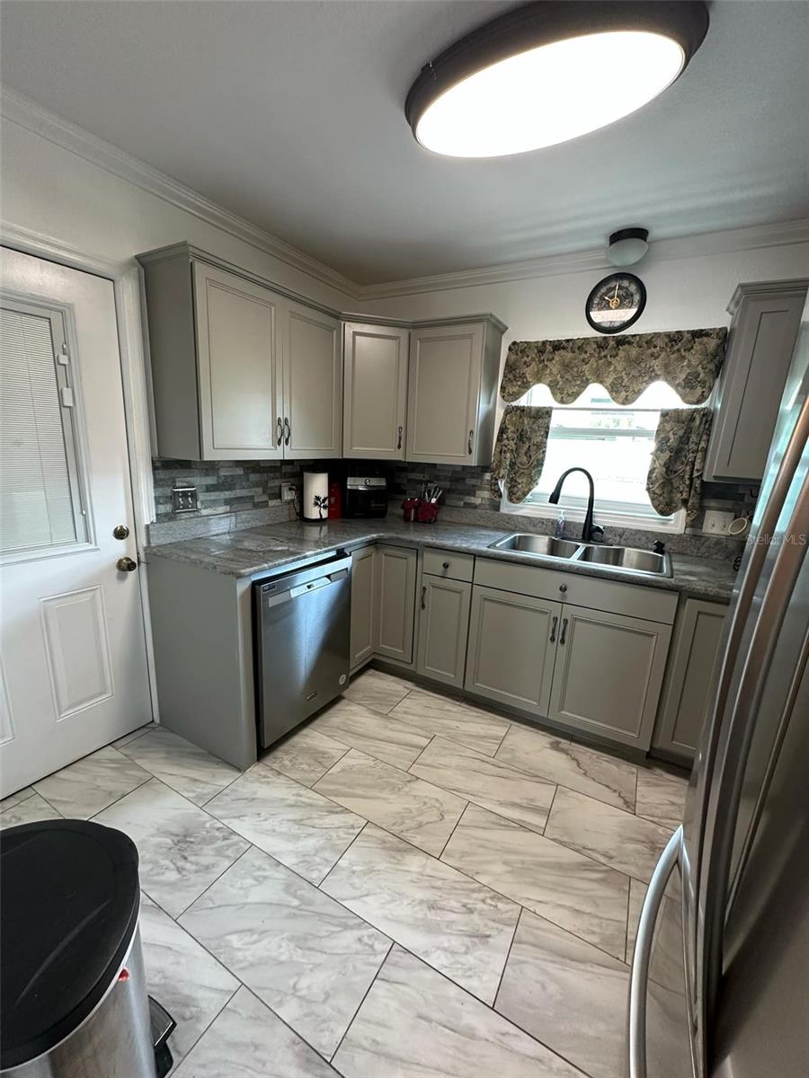 Image 2 of 32 For 123 Dade Avenue