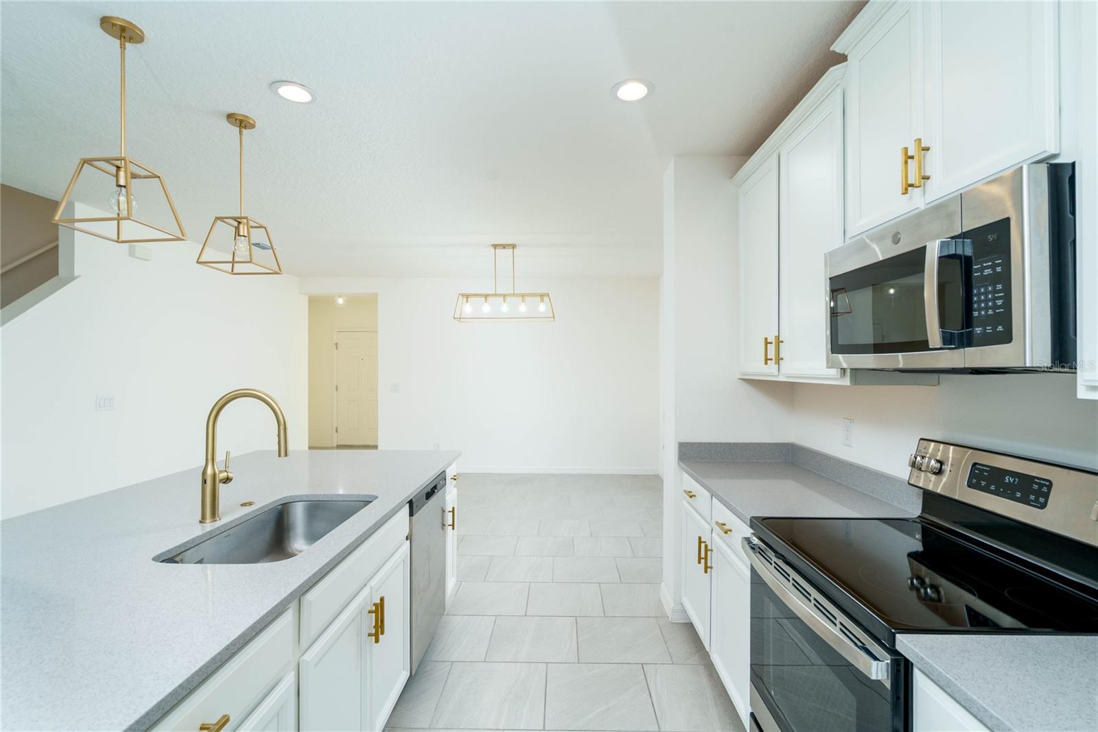 Image 11 of 34 For 244 Hamlet Loop