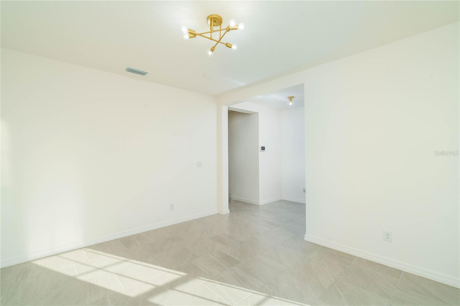 Image 5 of 34 For 244 Hamlet Loop