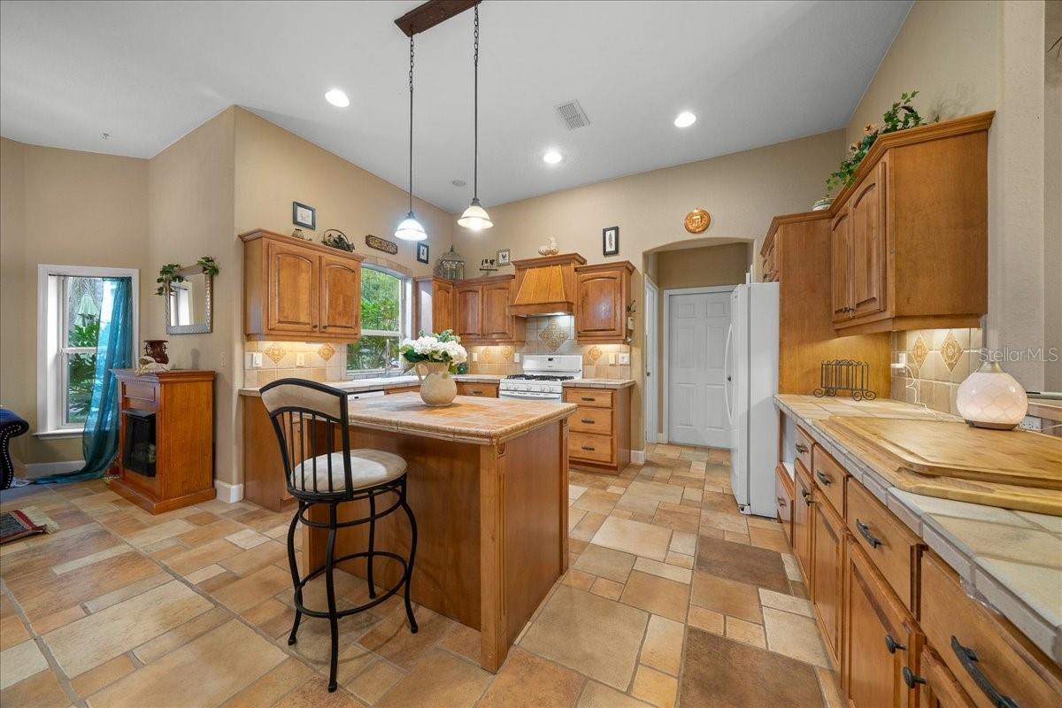 Image 16 of 77 For 4280 26th Terrace Road